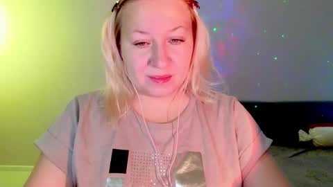 Snapshot of sarakatherin chatting on 17, 10, 2025 Sara online show from 17, 10, 2025