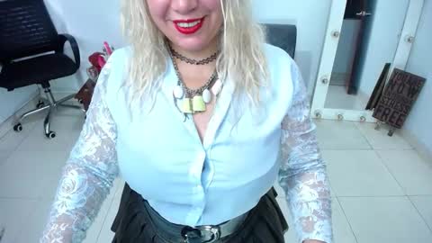 Saraloves online show from 14, 10, 2025