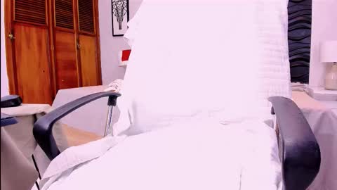 Sara Sofia online show from 11, 11, 2025