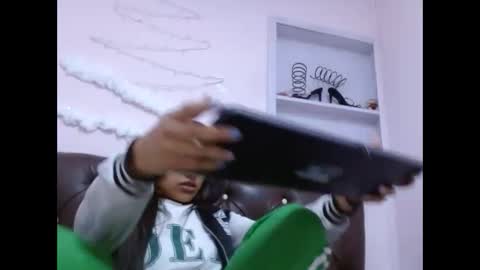 Snapshot of sarastonesx chatting on 2, 12, 2024 sarastonesx online show from 2, 12, 2024