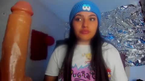 Snapshot of sarastonesx chatting on 6, 4, 2026 sarastonesx online show from 6, 4, 2026