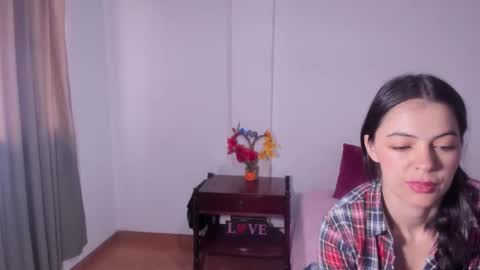 Snapshot of sarasweet_4 chatting on 17, 10, 2025 Sara   online show from 17, 10, 2025