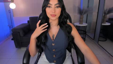 Sara Winstone online show from 26, 1, 2025