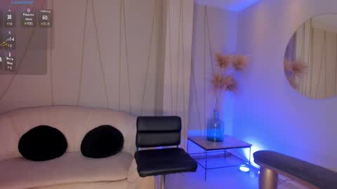 Sara Winstone online show from 26, 2, 2025