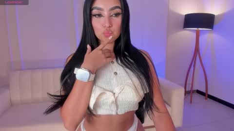 Sara Winstone online show from 5, 3, 2025