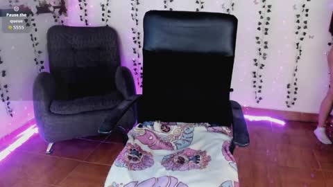 saray__jones online show from 6, 4, 2026