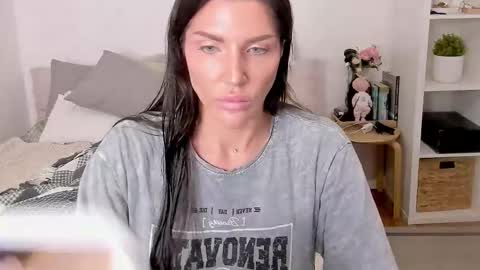 Sasha Miro online show from 12, 9, 2025