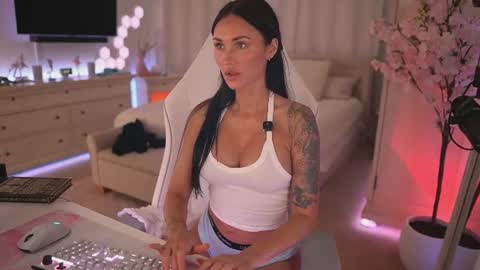 Snapshot of sashawest_official chatting on 5, 8, 2026 sashawest_official online show from 5, 8, 2026
