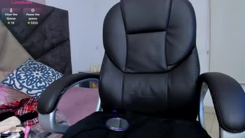 saskiagrendel online show from 4, 3, 2026