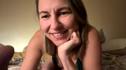 Sassyella online show from 14, 12, 2024