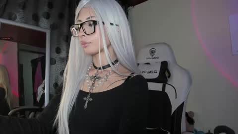    im expecting 300 thumbs up on my altar online show from 15, 2, 2025