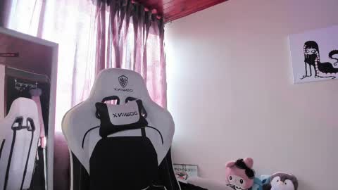    im expecting 300 thumbs up on my altar online show from 19, 2, 2025