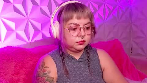 Gina George online show from 9, 11, 2025