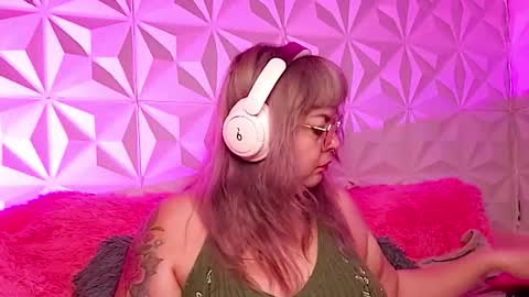 Gina George online show from 25, 11, 2025