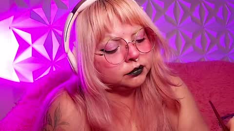 Gina George online show from 5, 5, 2026