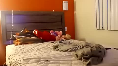 SnowBunny online show from 8, 3, 2025