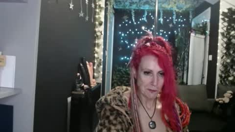 SaucySky online show from 12, 11, 2025