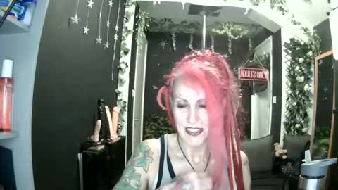 SaucySky online show from 5, 5, 2026