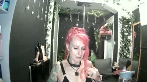SaucySky online show from 27, 5, 2026