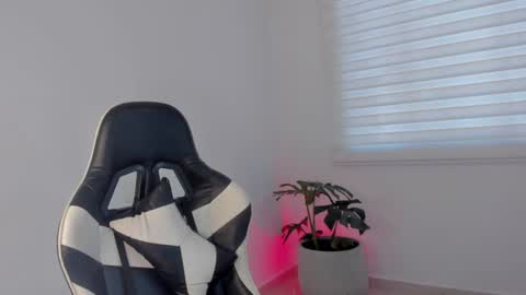 Savannahwildee online show from 7, 7, 2026