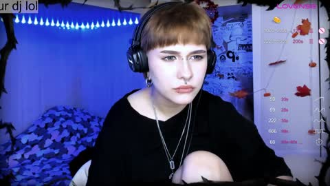 pronoun she. name Mary. age 21. online show from 23, 12, 2024