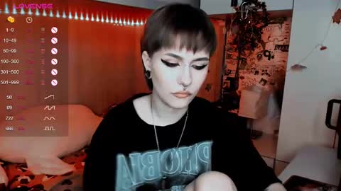 pronoun she. name Mary. age 21. online show from 19, 2, 2025