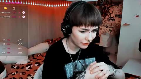 pronoun she. name Mary. age 21. online show from 20, 2, 2025