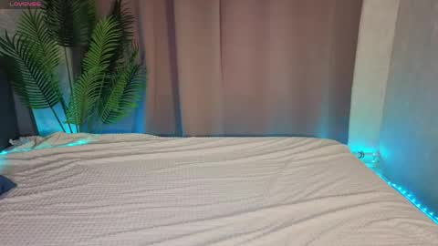 Kira  GMT 7 Mon Thu-Sun  0800am-0200pm  online show from 6, 5, 2026