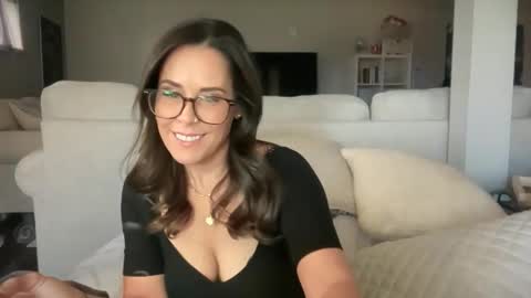 Good Girls Say Please...and Thank You online show from 15, 12, 2025