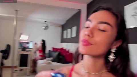 Scarlet online show from 19, 9, 2025