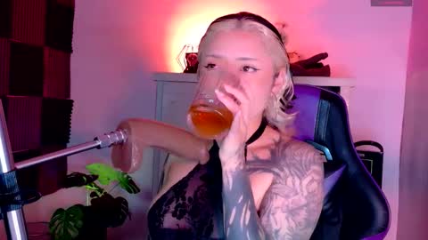 scarlet_gold online show from 27, 11, 2025