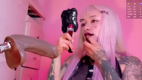 scarlet_gold online show from 7, 5, 2026