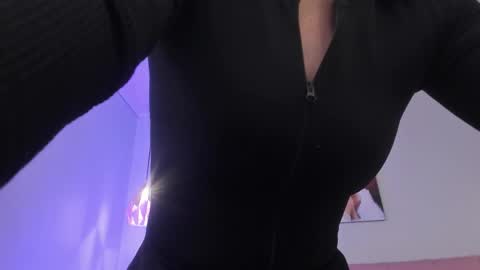 Scarlet  online show from 7, 1, 2026