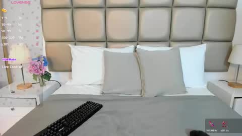 scarlethroa online show from 8, 11, 2025