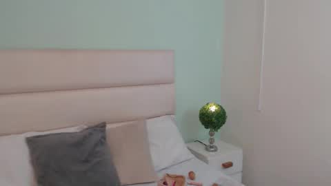 scarlet  online show from 27, 2, 2026