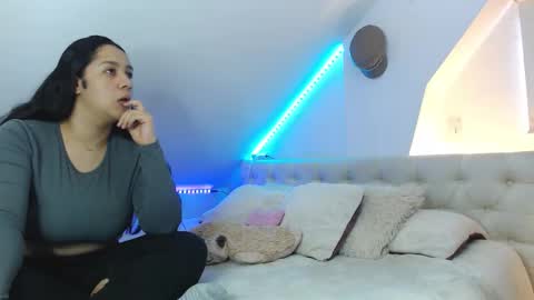 Snapshot of scarlett_evance chatting on 18, 10, 2025 Scarlett and Jazmin online show from 18, 10, 2025