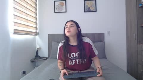 Scarlett and Jazmin online show from 27, 5, 2026
