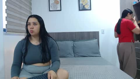 Scarlett and Jazmin online show from 28, 5, 2026
