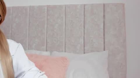 Snapshot of scarlett_lee1_ chatting on 17, 12, 2025 Scarlett Lee online show from 17, 12, 2025