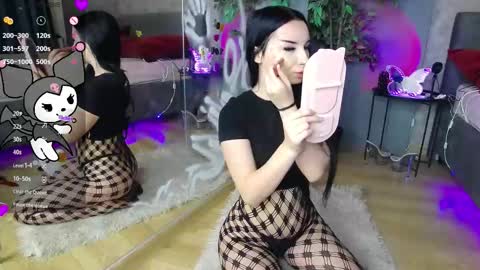 scarlettjakobs online show from 10, 11, 2025