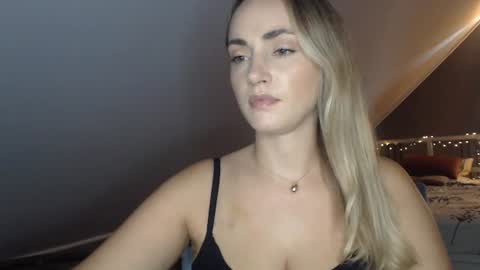ScarlettxBlonde online show from 6, 8, 2026