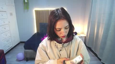 Scarllett online show from 4, 12, 2025