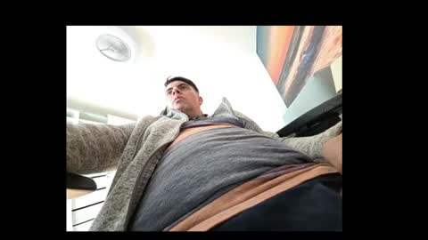 Snapshot of schosch01 chatting on 24, 4, 2026 schosch01 online show from 24, 4, 2026