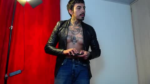 Alejandro help me to reach 200 thumps up online show from 27, 4, 2026