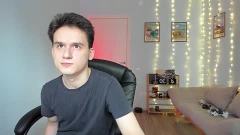 Thomas brunette and Alex blond online show from 17, 12, 2024