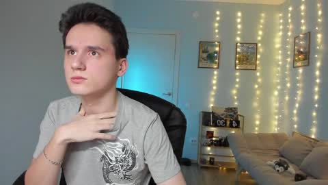 Thomas brunette and Alex blond online show from 25, 12, 2024