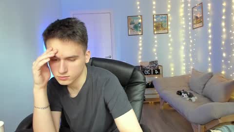 Thomas brunette and Alex blond online show from 5, 1, 2025