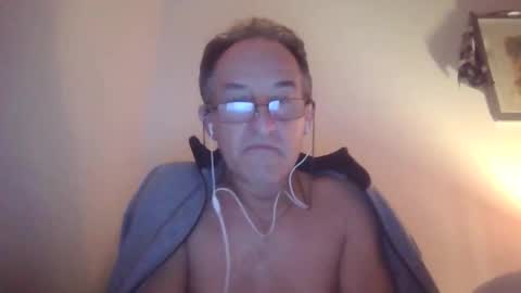 Snapshot of scotchwhieskie chatting on 21, 12, 2025 scotchwhieskie online show from 21, 12, 2025