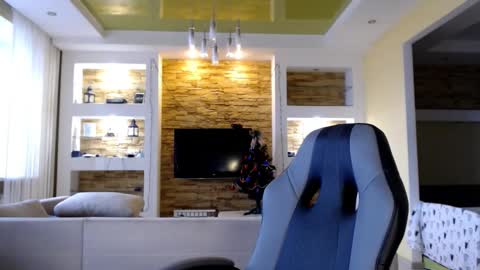 Elizabeth  online show from 20, 12, 2024