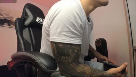 Snapshot of sebastianortizm chatting on 27, 12, 2024 Lucian Sinclair online show from 27, 12, 2024